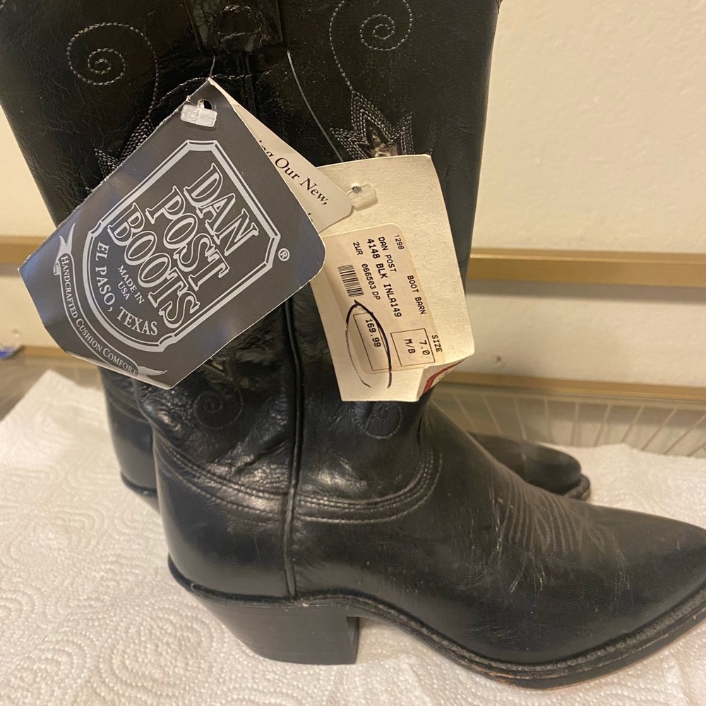 NWT Dan Post Boots in Size 7 MB they are Leather with Fashion Design Feather